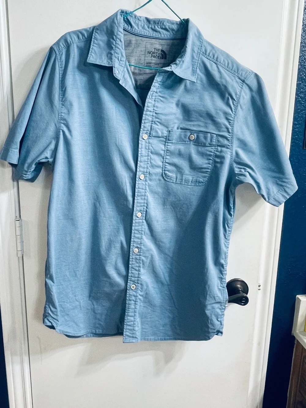 The North Face Men's Light Blue and White Stripe Short-Sleeve Button-Up Shirt